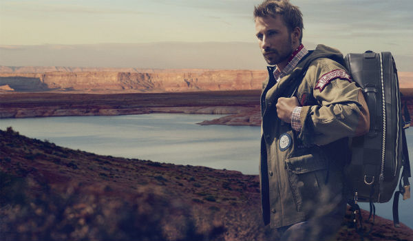 Matthias Schoenaerts con bolso de Louis Vuitton