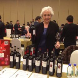 Victoria Cañas en el III Salón del Vino de Rioja en China