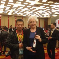 Victoria Cañas en el III Salón del Vino de Rioja en China