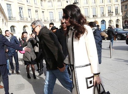 Amal Clooney bolso Paris Premier Longchamp moda