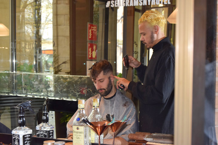 El peluquero de las estrellas de Hollywood Frank Chop en San Sebastian