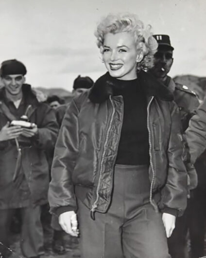 Marilyn Monroe con chamarra de Avirex