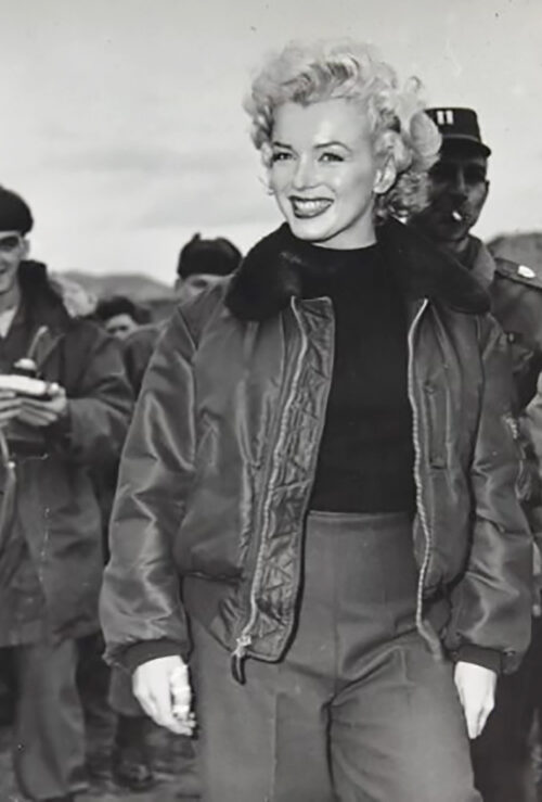 Marilyn Monroe con chamarra de Avirex